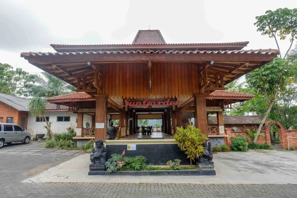 Караганьяр: RedDoorz @ Jalan Raya Solo Tawangmangu