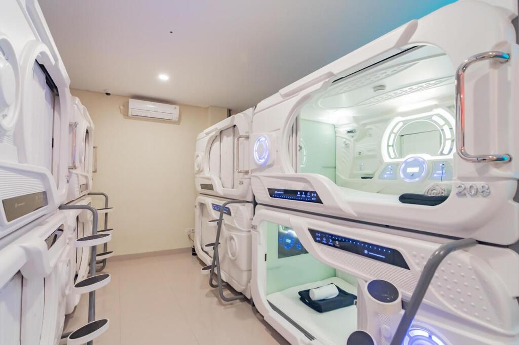 Бандунг: On The Go Capsule Hotel