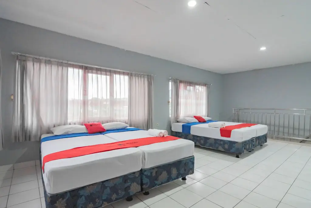 Паромпонг: RedDoorz @ Jalan Raya Lembang