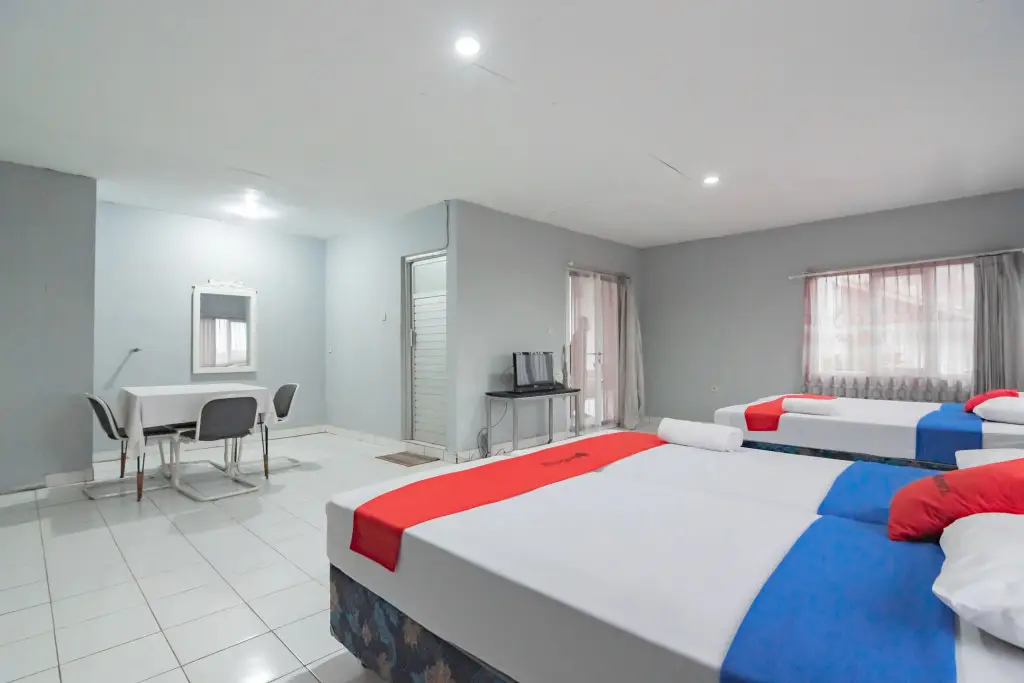Паромпонг: RedDoorz @ Jalan Raya Lembang