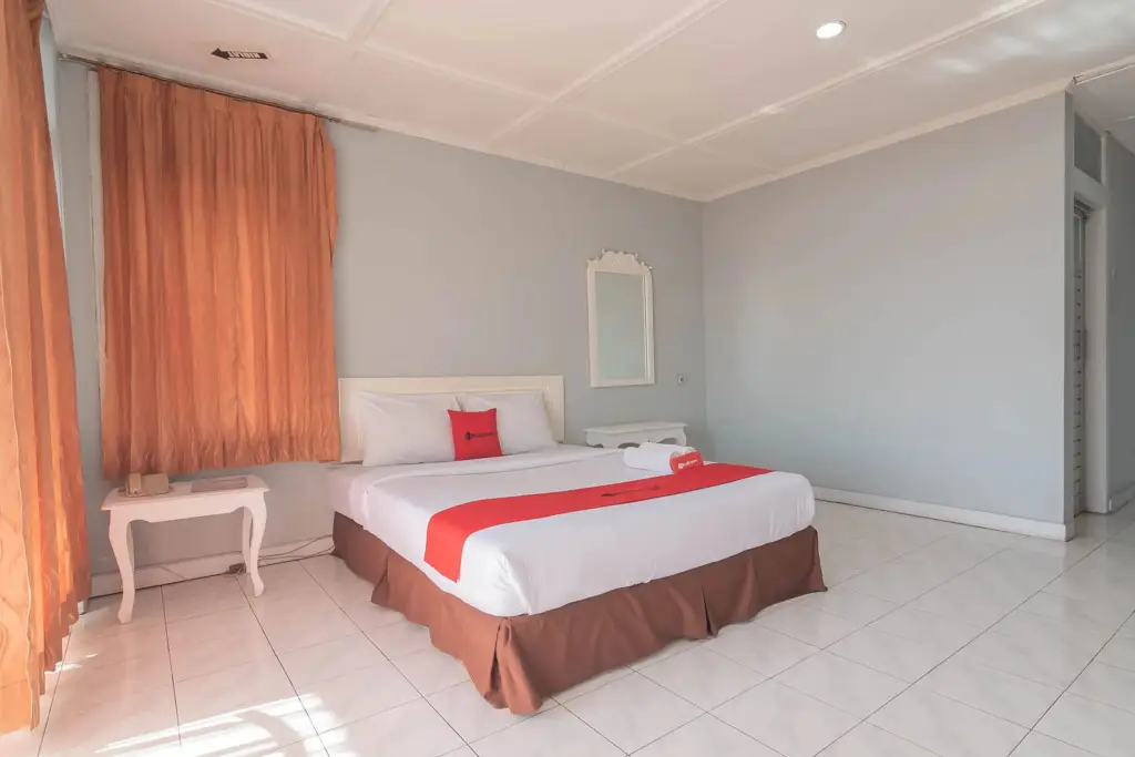 Паромпонг: RedDoorz @ Jalan Raya Lembang