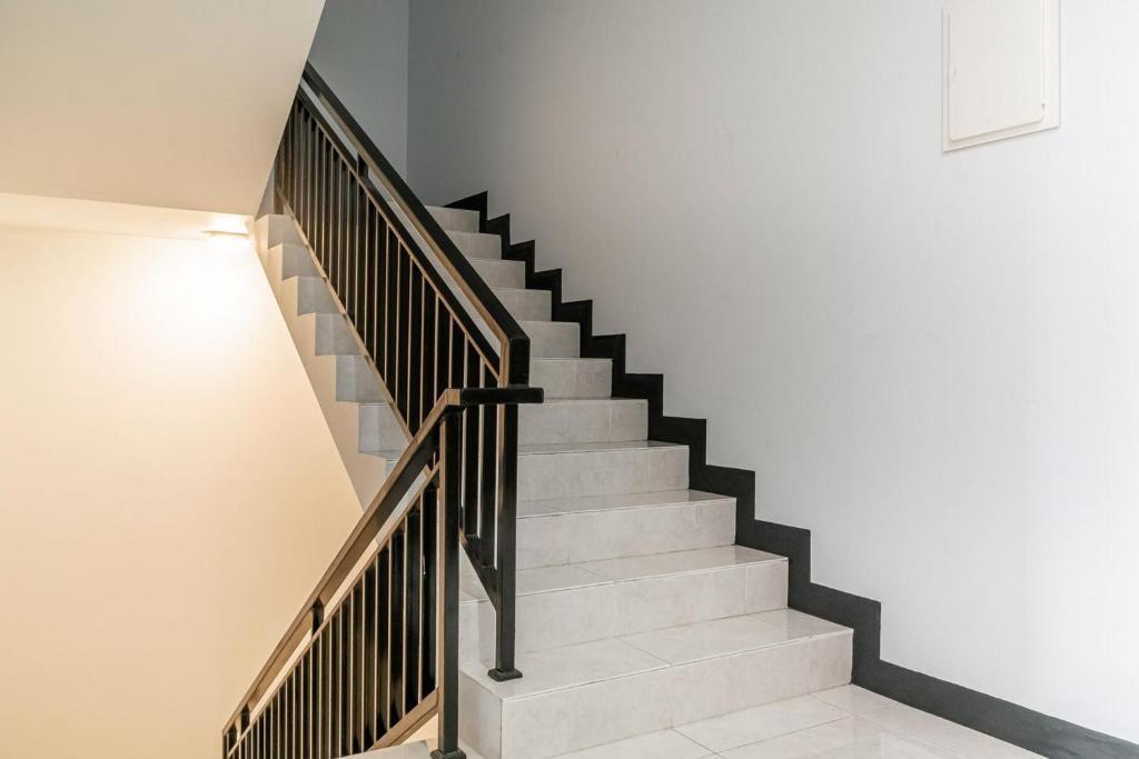Джакарта: Reddoorz Near Puri Indah Lippo Mall 2