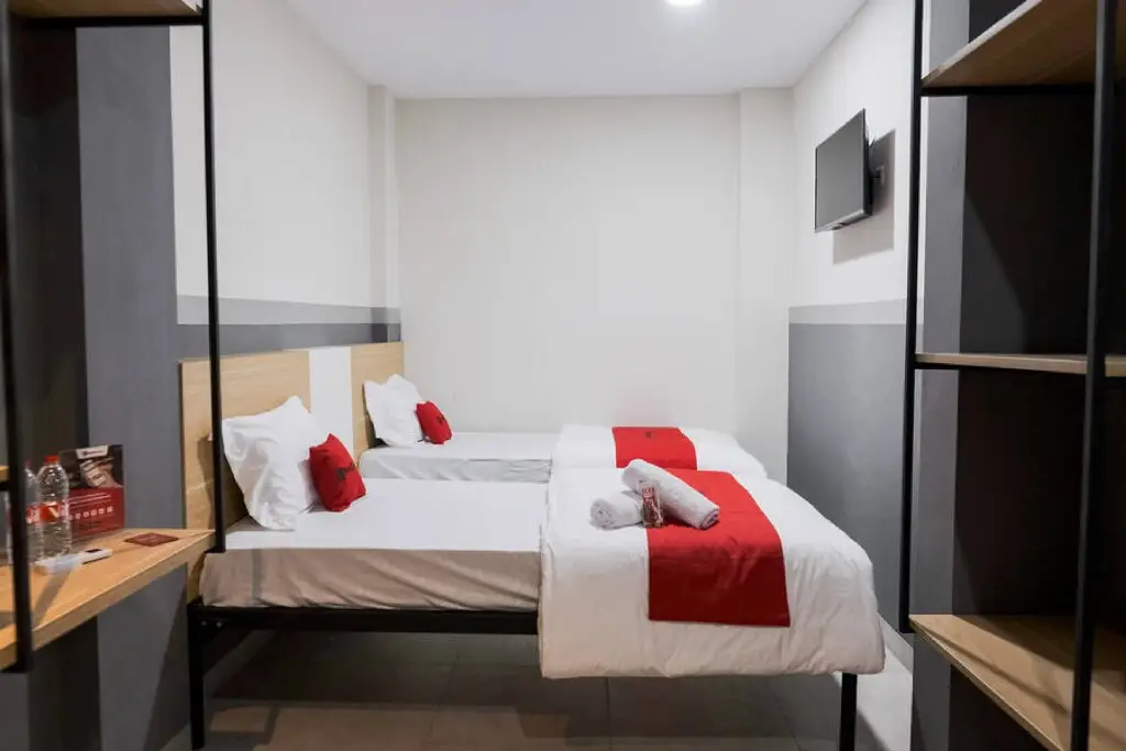 Джакарта: RedDoorz Plus near Taman Anggrek Mall