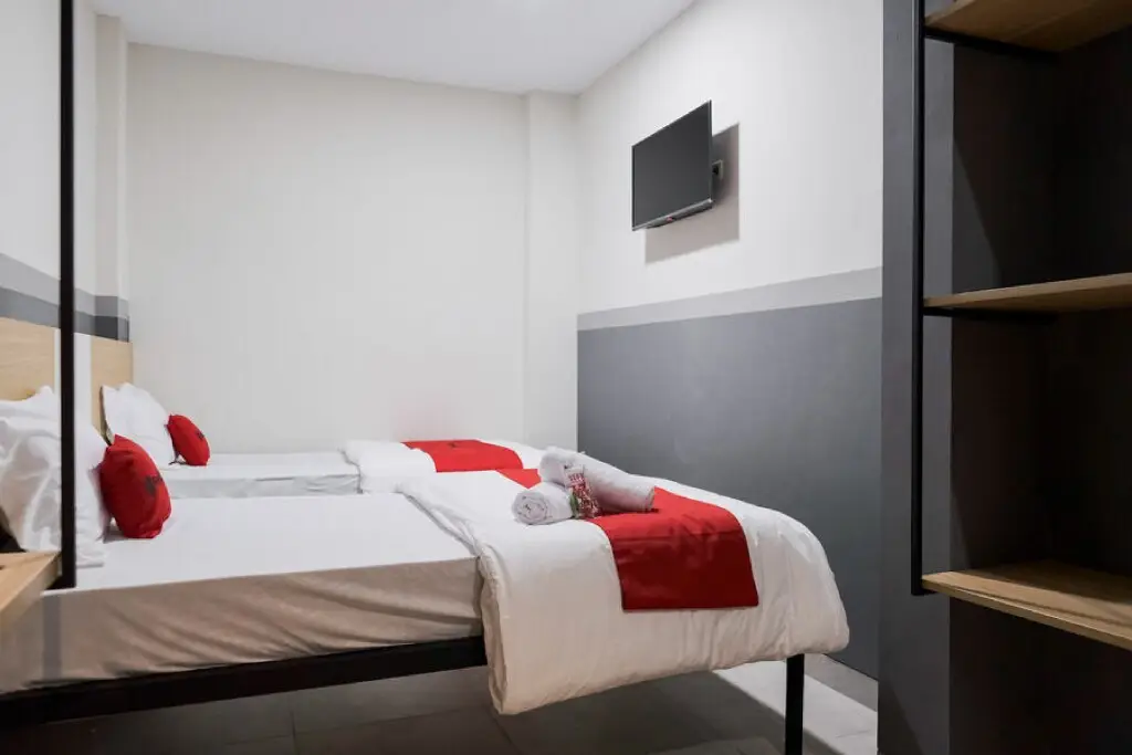 Джакарта: RedDoorz Plus near Taman Anggrek Mall