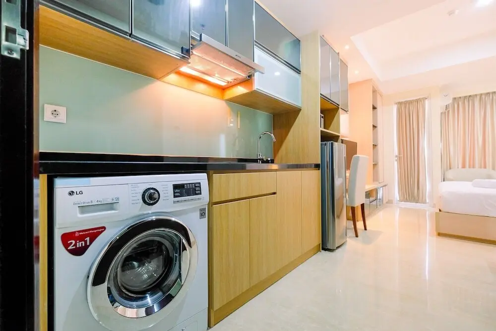 Джакарта: Minimalist with City View Studio @ Menteng Park Apartment