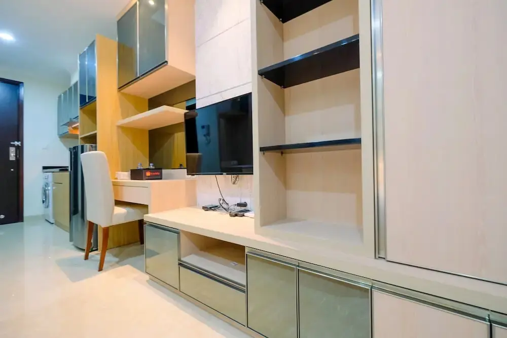 Джакарта: Minimalist with City View Studio @ Menteng Park Apartment
