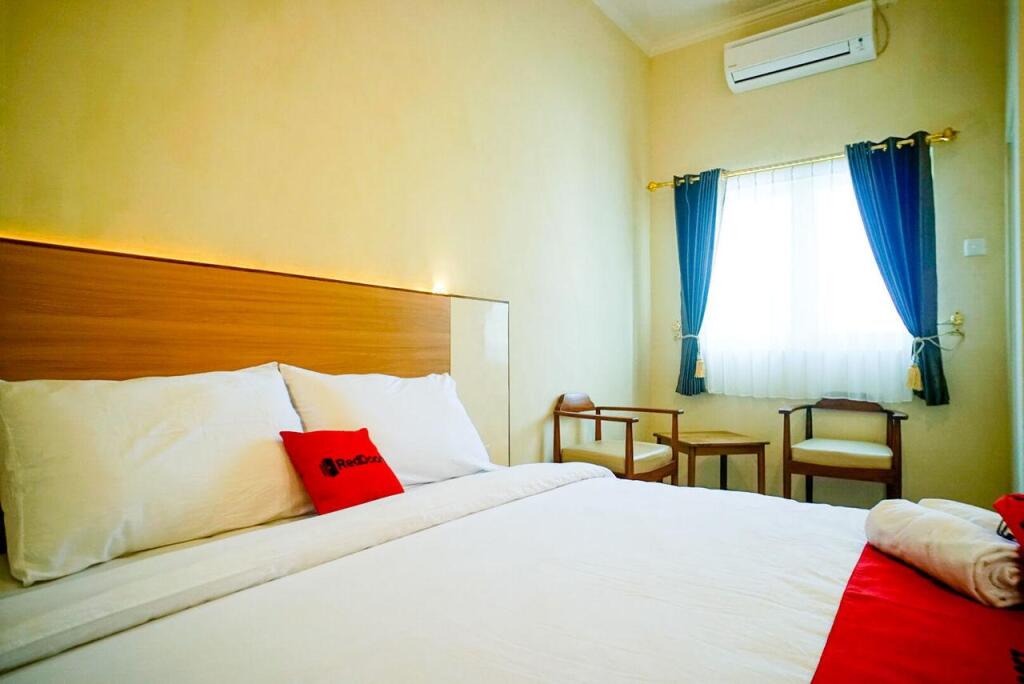 Маланг: RedDoorz Plus near Malang Airport