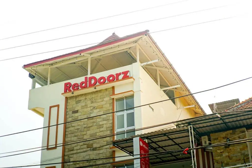 Маланг: RedDoorz Plus near Malang Airport