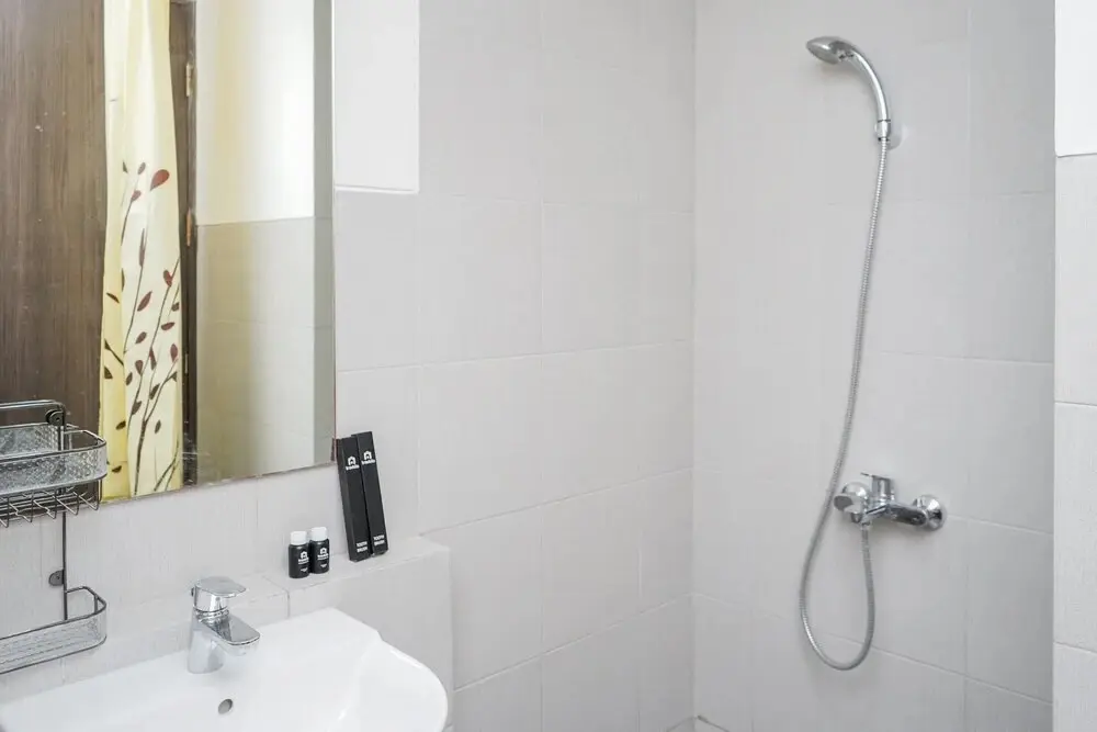 Южный Тангеранг: Compact and Monochrome Studio Room Bintaro Icon Apartment