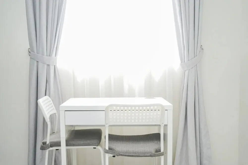 Южный Тангеранг: Compact and Monochrome Studio Room Bintaro Icon Apartment