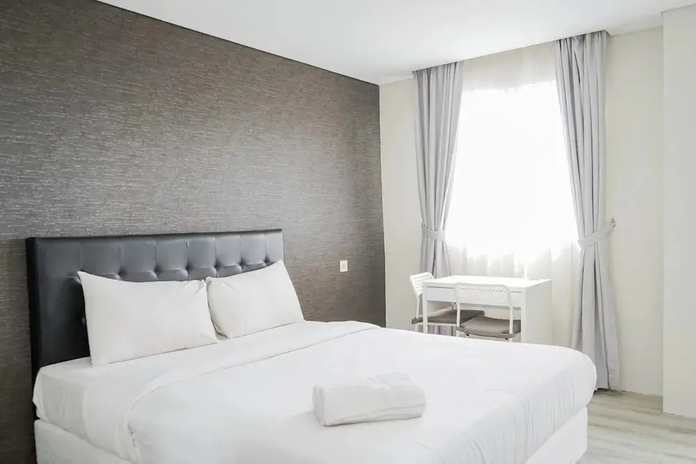 Южный Тангеранг: Compact and Monochrome Studio Room Bintaro Icon Apartment