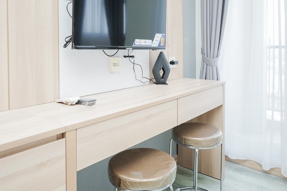 Южный Тангеранг: Brand New And Good Studio At Bintaro Icon Apartment