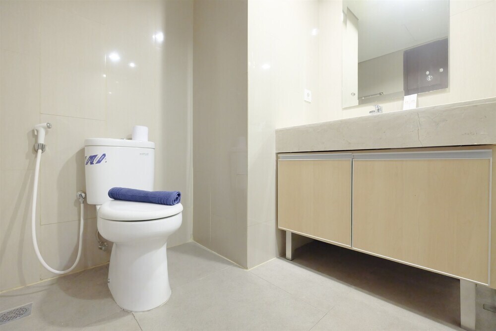 Джакарта: Comfortable and Modern Studio Apartment near Cawang and MT Haryono