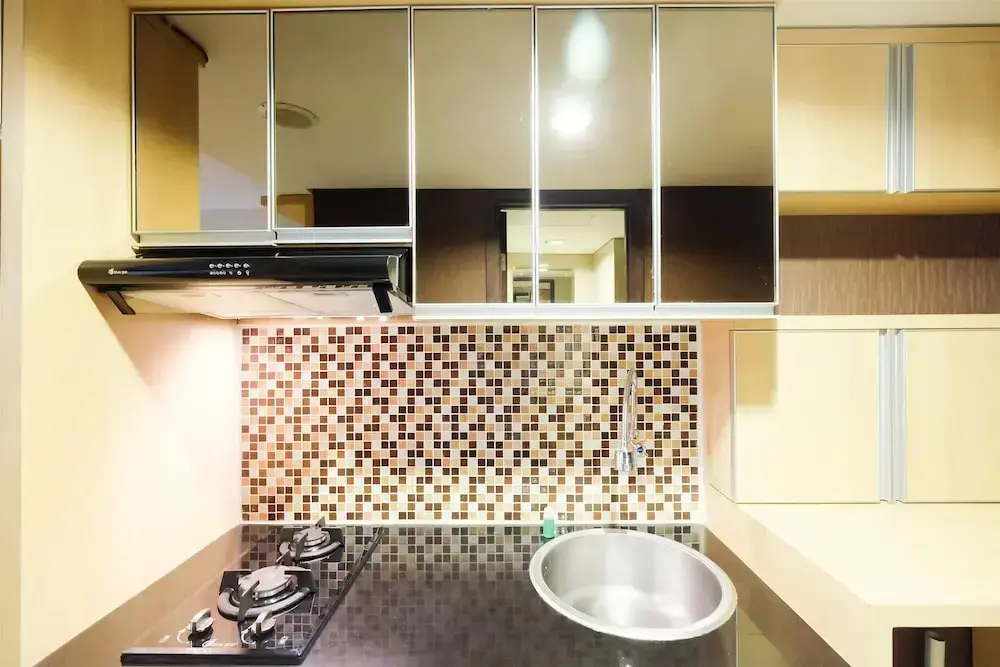 Джакарта: Comfortable and Modern Studio Apartment near Cawang and MT Haryono