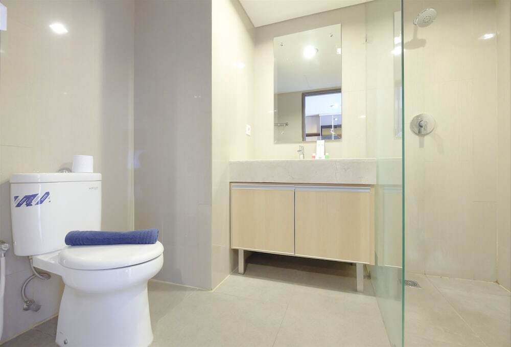 Джакарта: Comfortable and Modern Studio Apartment near Cawang and MT Haryono