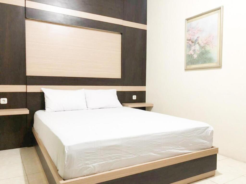 Сурабая: Yellow House Surabaya RedPartner