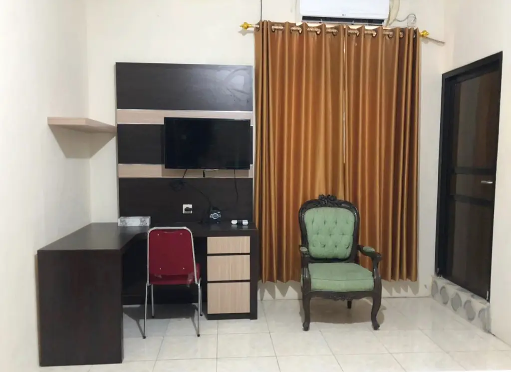 Сурабая: Yellow House Syariah RedPartner near MERR Rungkut Surabaya