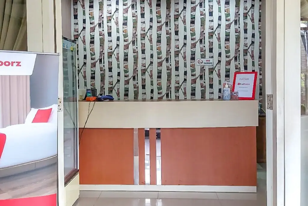 Сурабая: RedDoorz Syariah near Graha Pena
