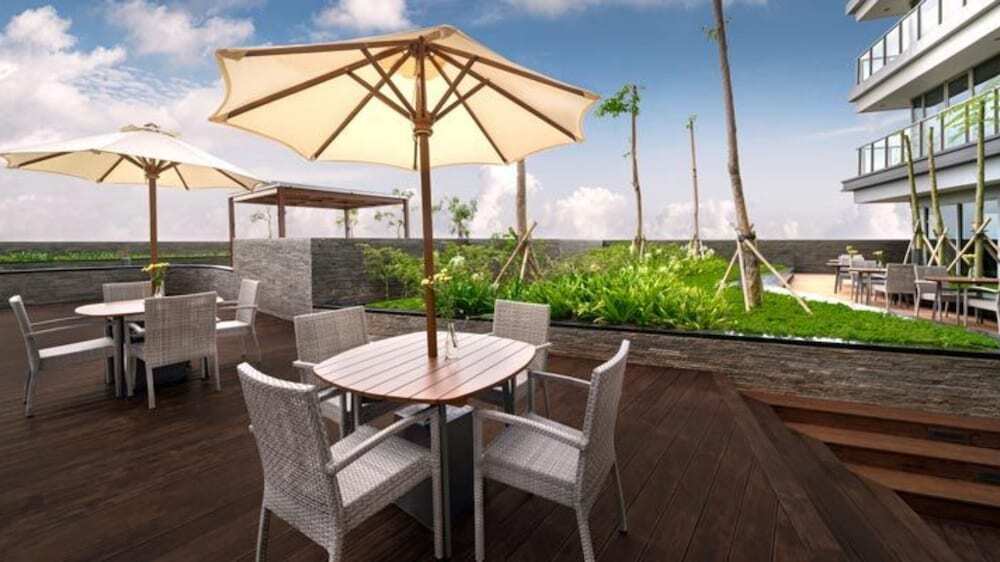 Джакарта: Three-bedrooms, Oakwood Apartments Pik Jakarta