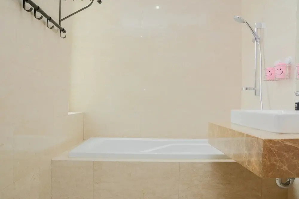 Джакарта: Modern and Functional 2BR Menteng Park Apartment By Travelio