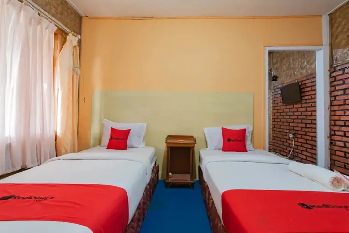 Барос: RedDoorz Plus @ Grand Yustik Sukabumi