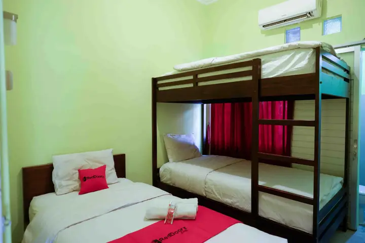 Депок: RedDoorz near Institut Pertanian Yogyakarta