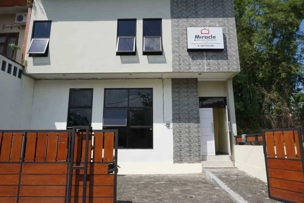 Депок: Miracle Boarding House RedPartner