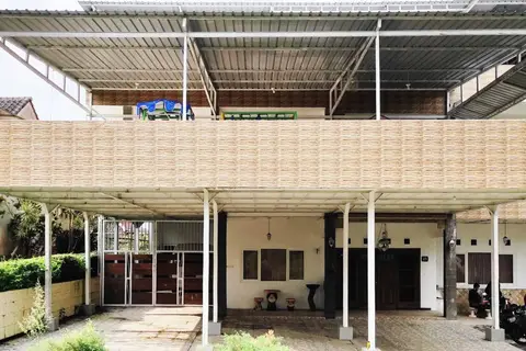 Pertiwi Homestay Near Museum Angkut Batu Mitra RedDoorz — фото 1
