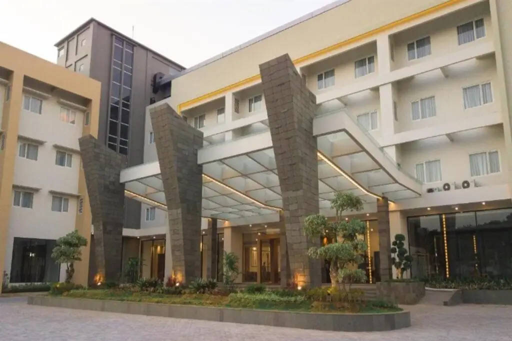 Pollos Hotel & Galerry Rembang — фото 1