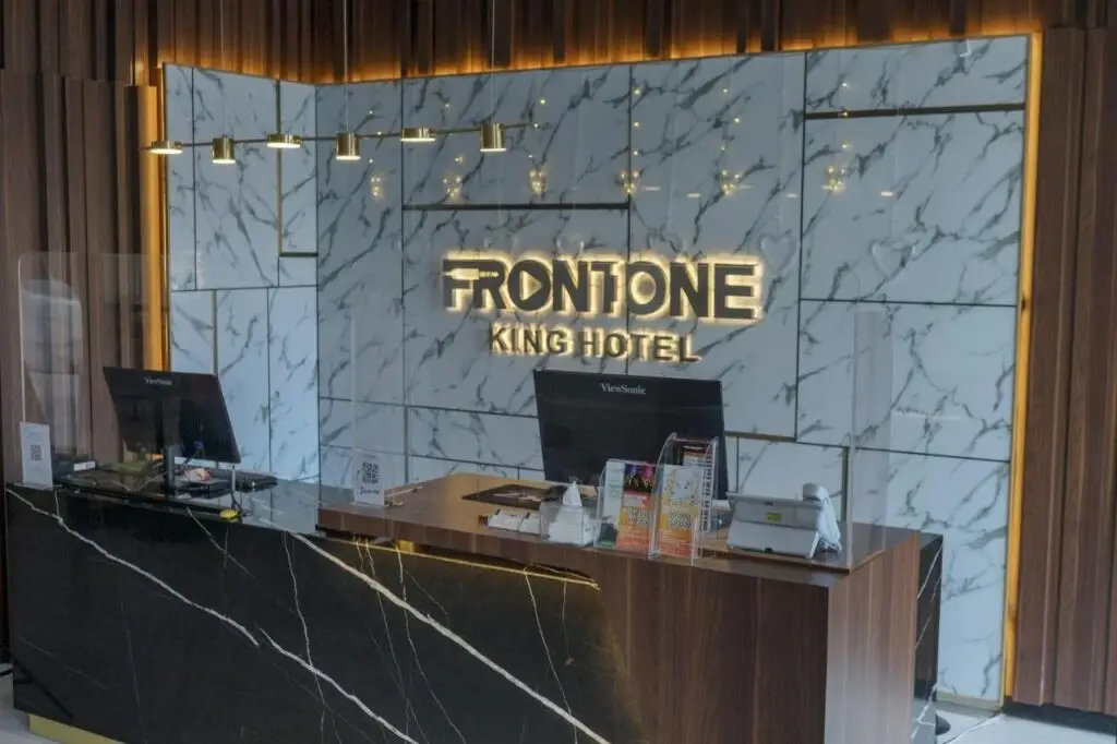 Front One King Hotel Tuban — фото 1