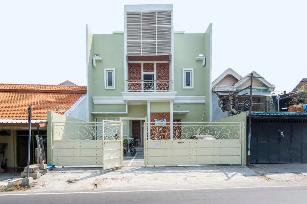 Ламонган: OYO 3706 Griya Tentrem Syariah