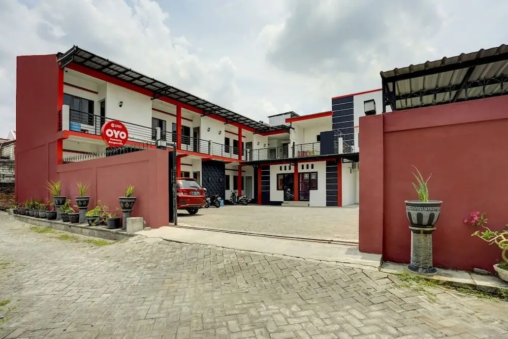 SUPER OYO 3702 Homestay Bougenville Syariah — фото 1