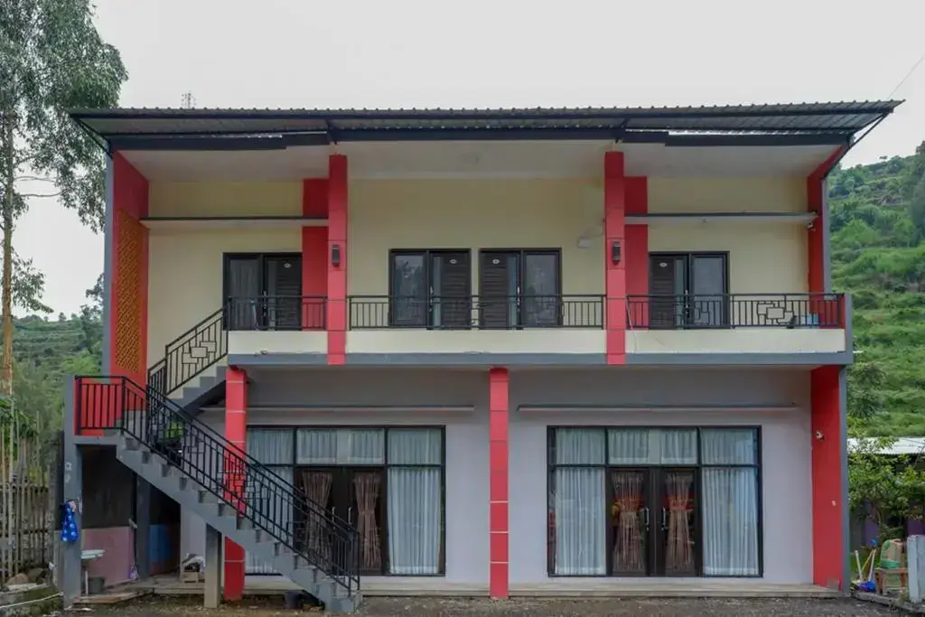 Вонособо: RedDoorz @ Gerbang Dieng Plateau Area