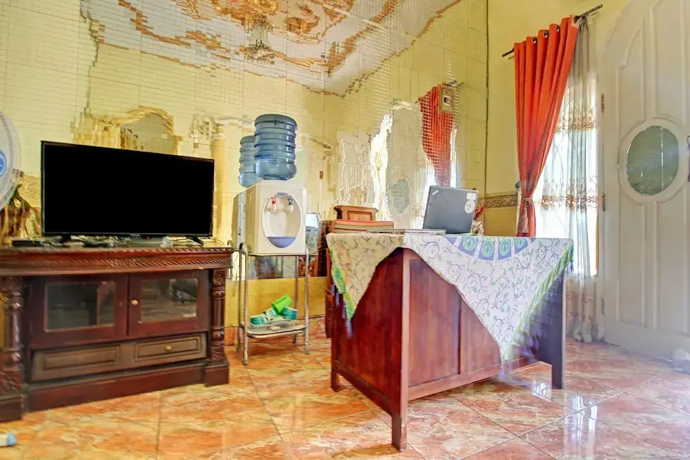 Прабумулих: OYO 90307 Fj Alfaeyza Kost