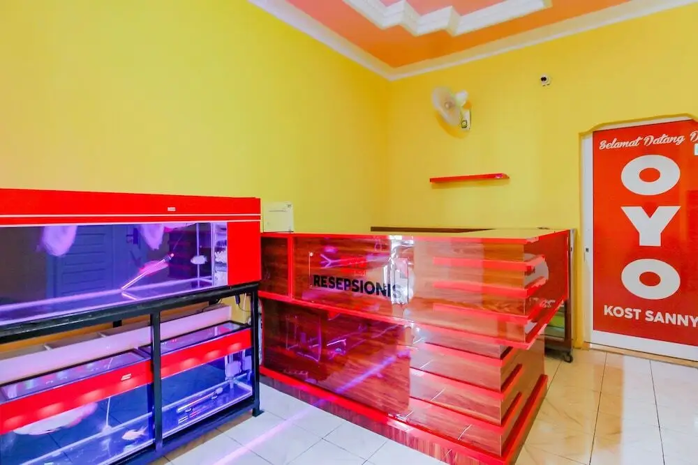 Прабумулих: OYO 90216 Kost Sanny