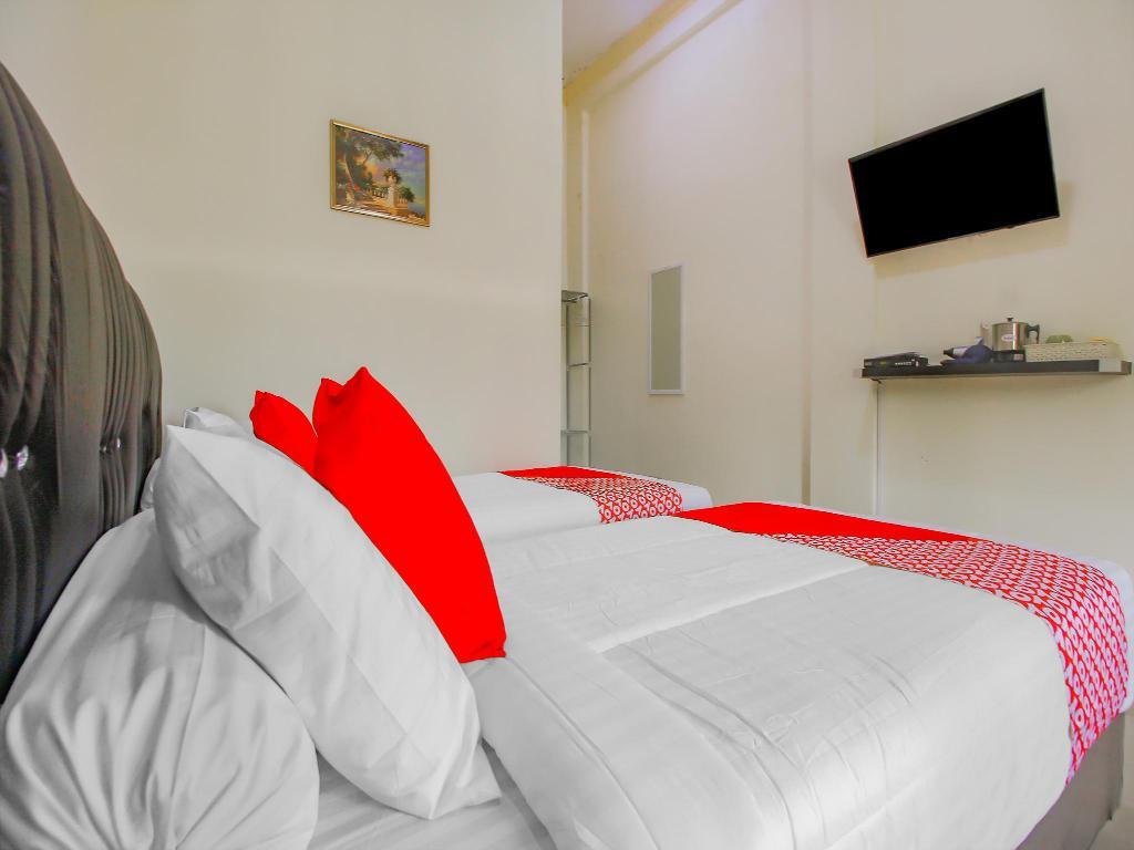 Прабумулих: OYO 90063 Silver Homestay Syariah