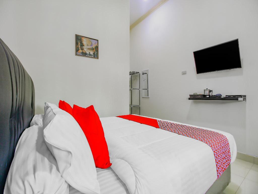 Прабумулих: OYO 90063 Silver Homestay Syariah