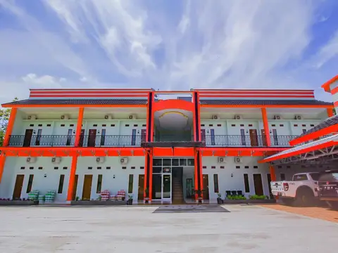 OYO 90063 Silver Homestay Syariah — фото 1