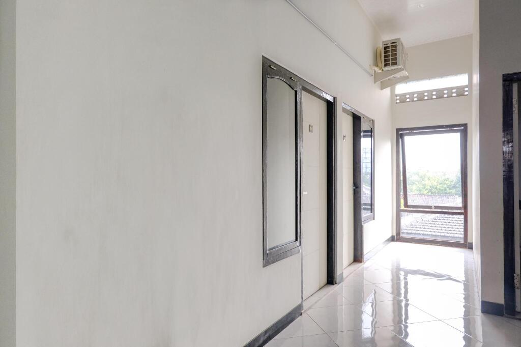 Нганджук: SPOT ON 2723 Gatsu Kost