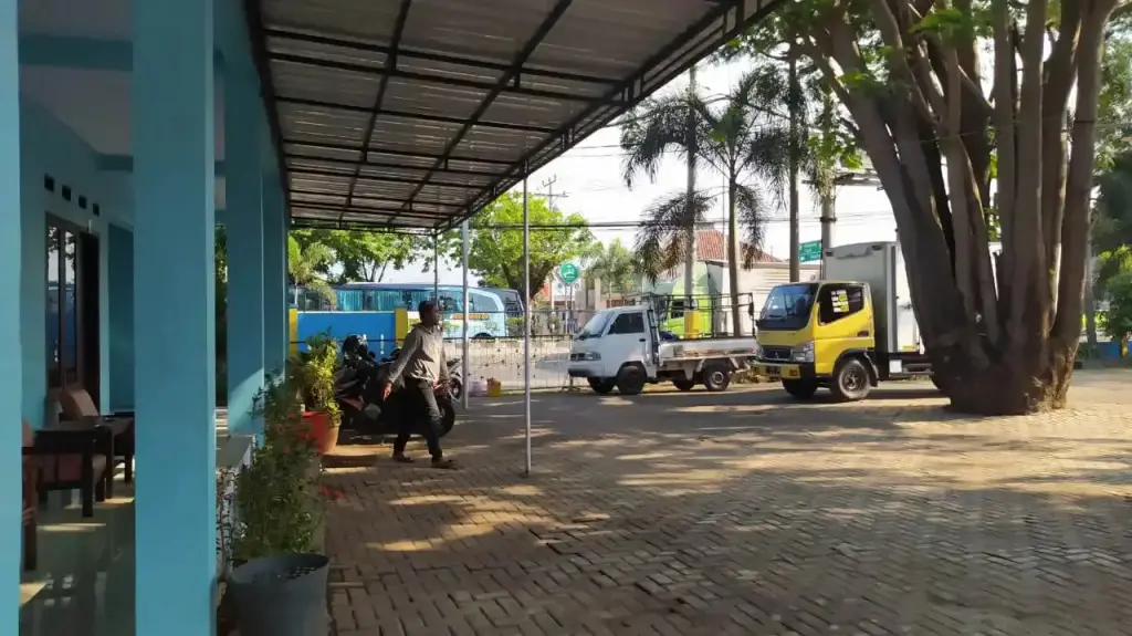 Пекалонган: RedDoorz Syariah near Stasiun Pekalongan 3