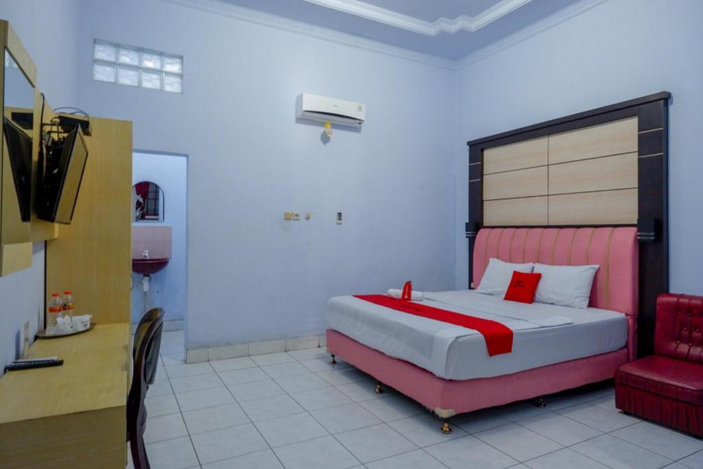 Пекалонган: RedDoorz Plus Syariah near Stasiun Pekalongan 2