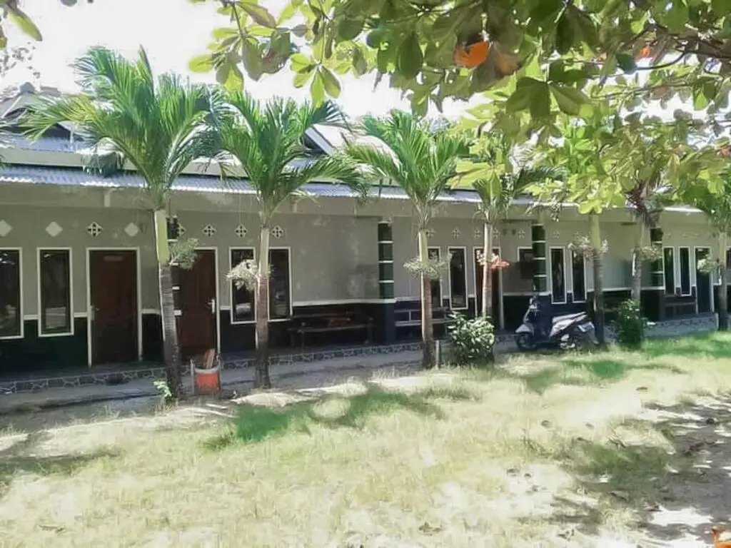 RedDoorz near Pantai Ujung Genteng — фото 1