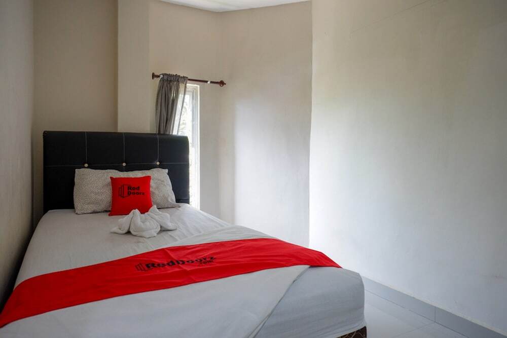 Палопо: RedDoorz @ Jalan Jenderal Sudirman Palopo