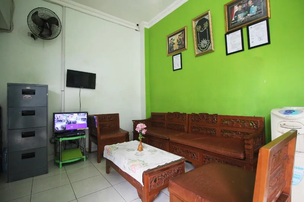 Метро: OYO 1804 Guest House Oema'h Opa