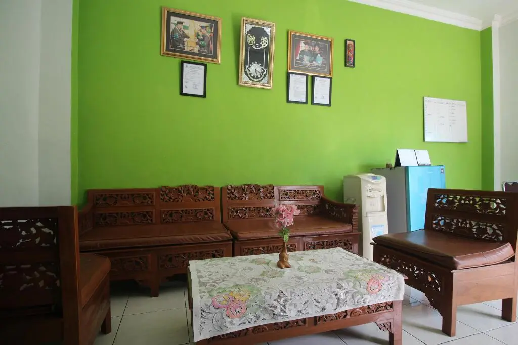 Метро: OYO 1804 Guest House Oema'h Opa