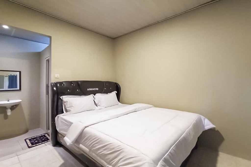 Метро: RedDoorz near Taman Merdeka Metro Lampung