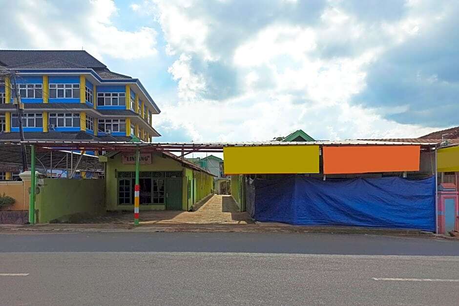 Метро: RedDoorz near Taman Merdeka Metro Lampung