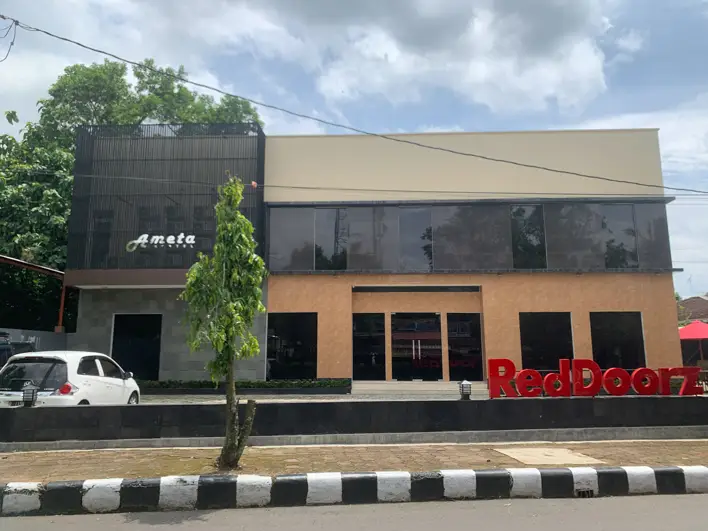 RedDoorz near Alun Alun Purbalingga — фото 1