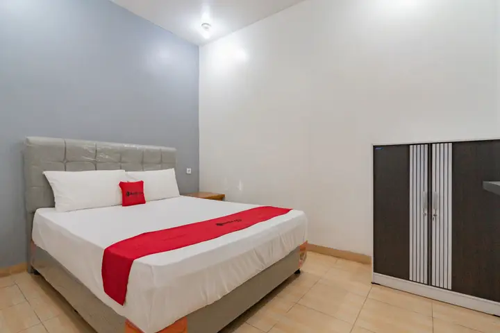 Чиребон: RedDoorz near Prujakan Station Cirebon
