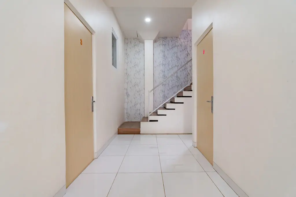 Чиребон: RedDoorz near Prujakan Station Cirebon